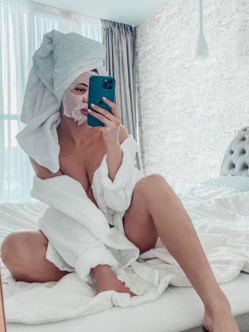 Оксана Элегантная Брюнетка